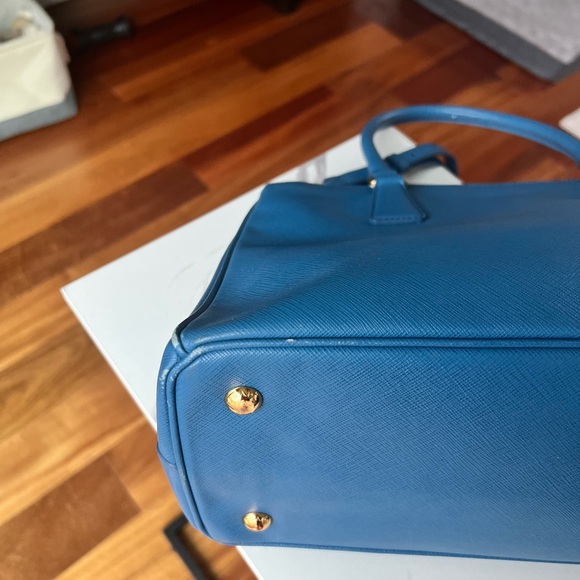 Authentic pre-loved Lux Galleria double zip closure tote. - Picture 14 of 16